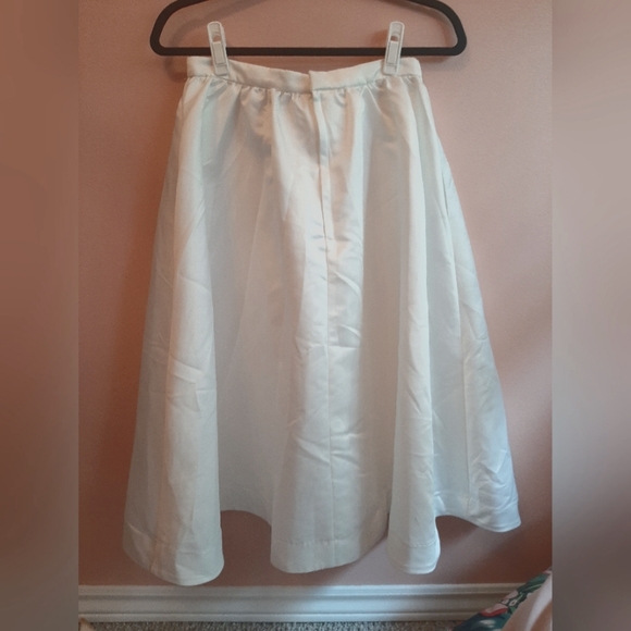 Stunning Tea Length Parker Skirt - Picture 2 of 4